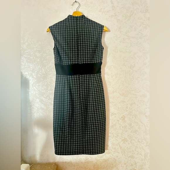 La chateau Black and Gray Houndstooth Midi Dress - Picture 2 of 4
